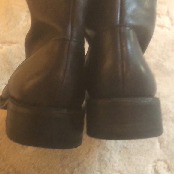 Black boots - Picture 6 of 8